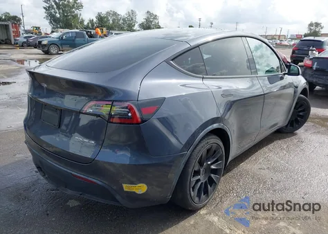 2022 Tesla Model Y Long Range Dual Motor All-Wheel Drive z USA, uszkodzony, nr VIN 7SAYGDEE6NF363179